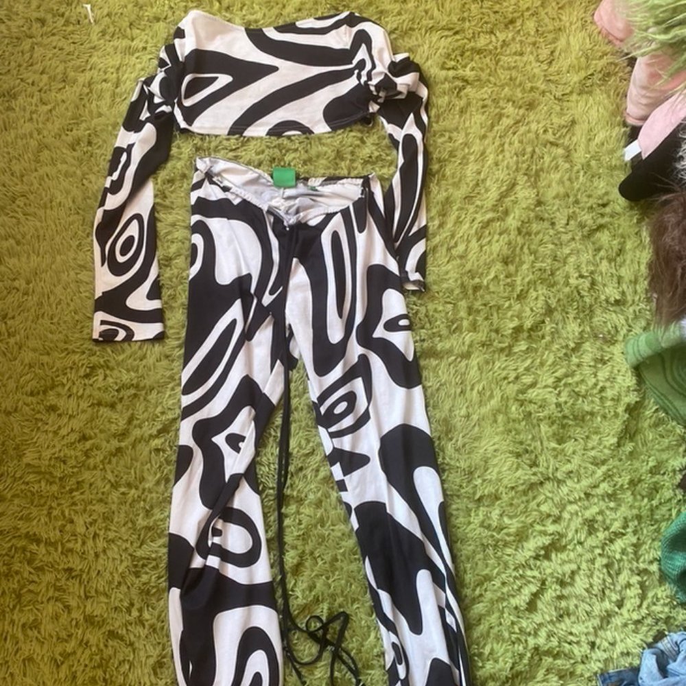 Jaded LDN Sydney Carlson swirl set